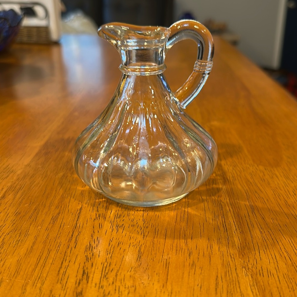 Anchor Hocking vintage cruet. Glass. Onion style with ribs on the handle